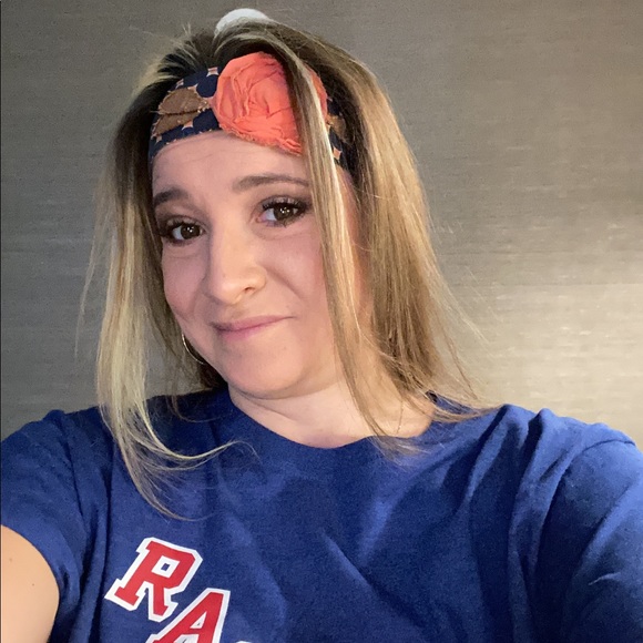 Meet your Posher, Lauren - Picture 2 of 10